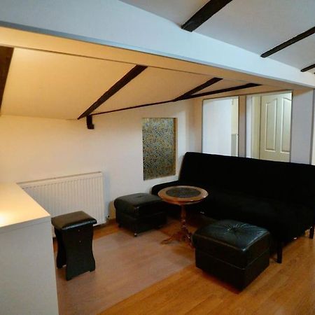 2-Room Cozy Retreat Near City Center Βουκουρέστι Εξωτερικό φωτογραφία
