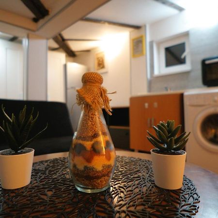 2-Room Cozy Retreat Near City Center Βουκουρέστι Εξωτερικό φωτογραφία