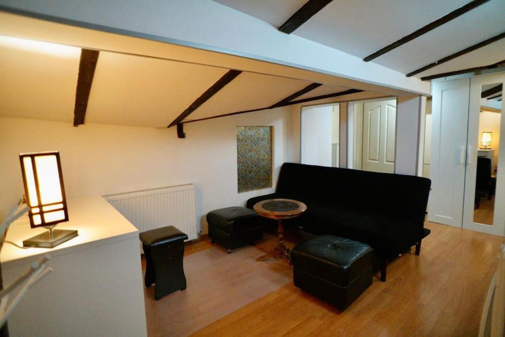 2-Room Cozy Retreat Near City Center Βουκουρέστι Εξωτερικό φωτογραφία