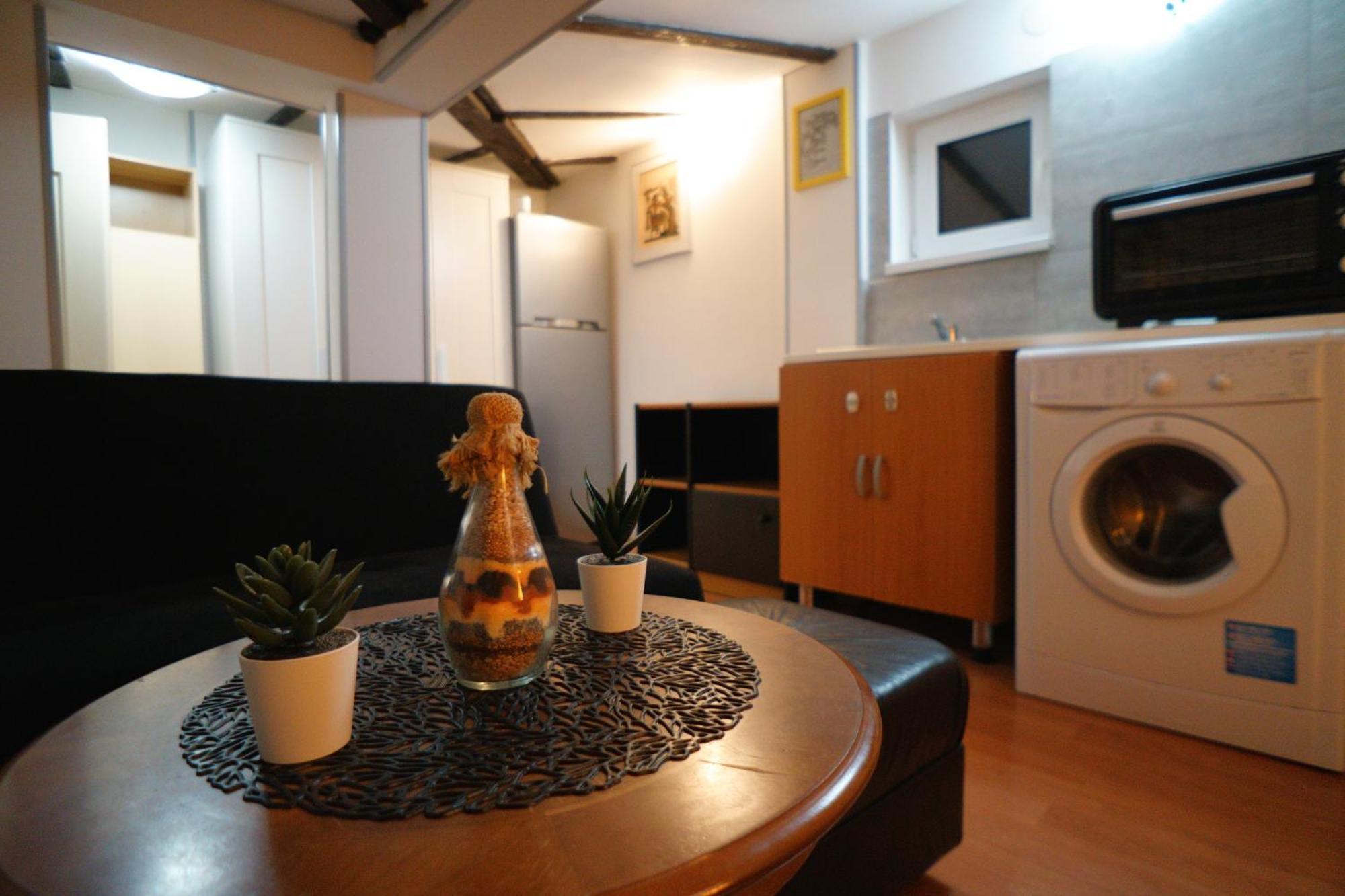 2-Room Cozy Retreat Near City Center Βουκουρέστι Εξωτερικό φωτογραφία